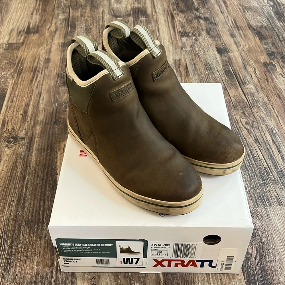 Xtratuf Women’s Leather Ankle Deck Boot - Olive - Size 7